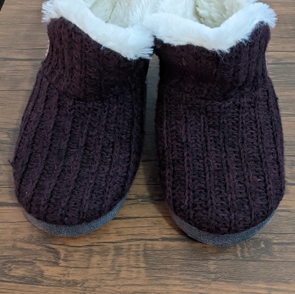 Chill Chasers furry slippers